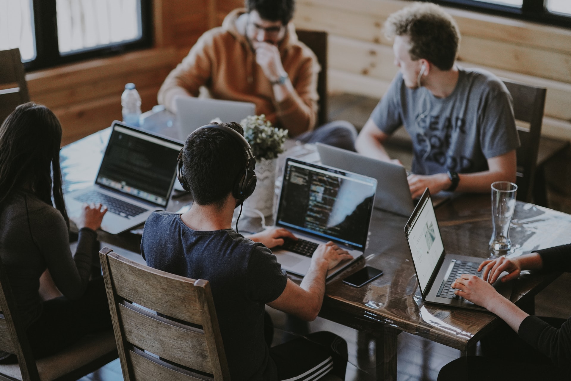 10 Ways VOIP Phone Systems Can Enhance Your Customer Experience.