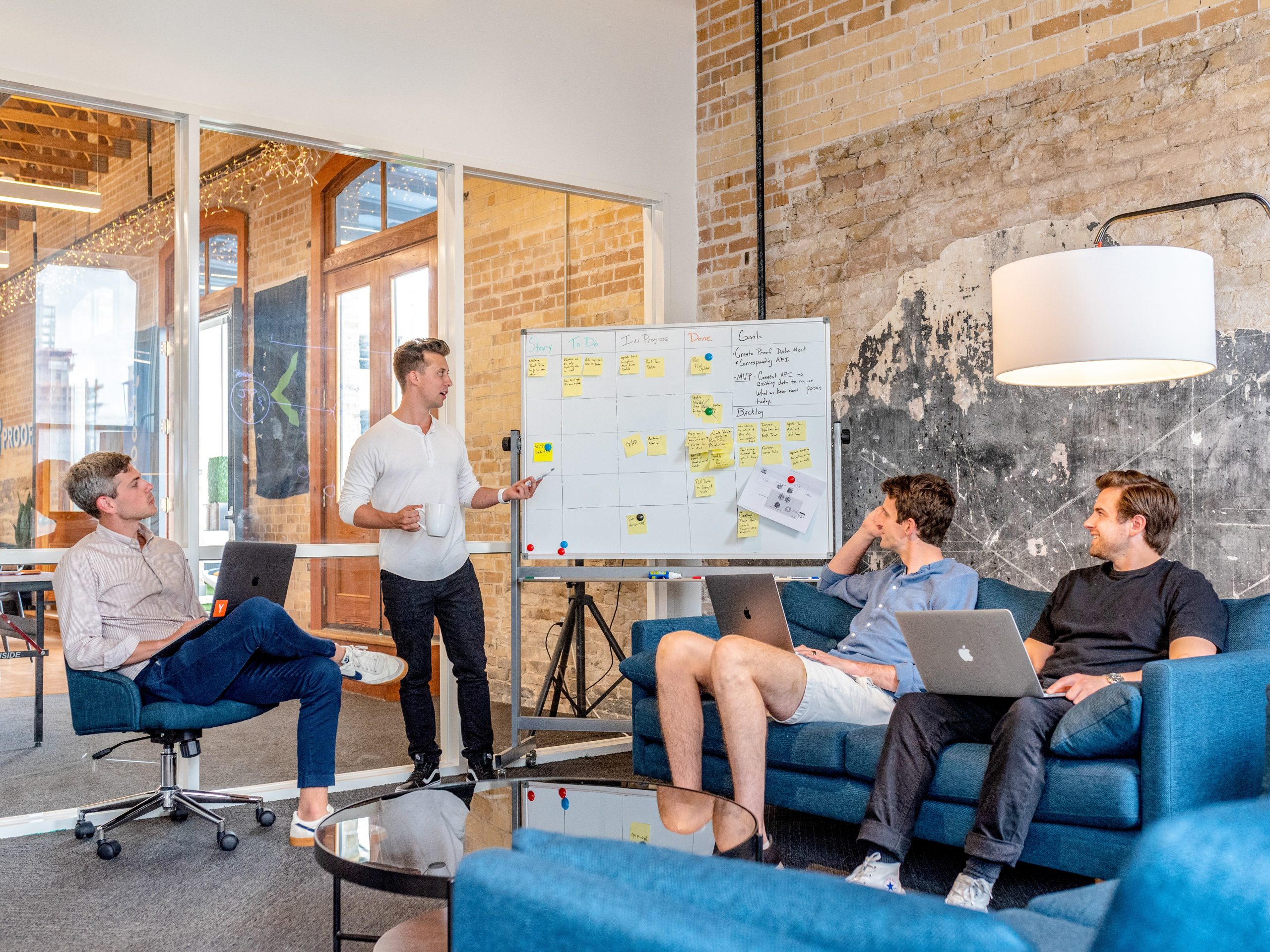 How to Conduct Sales Training for New Hires: A Manager's Guide