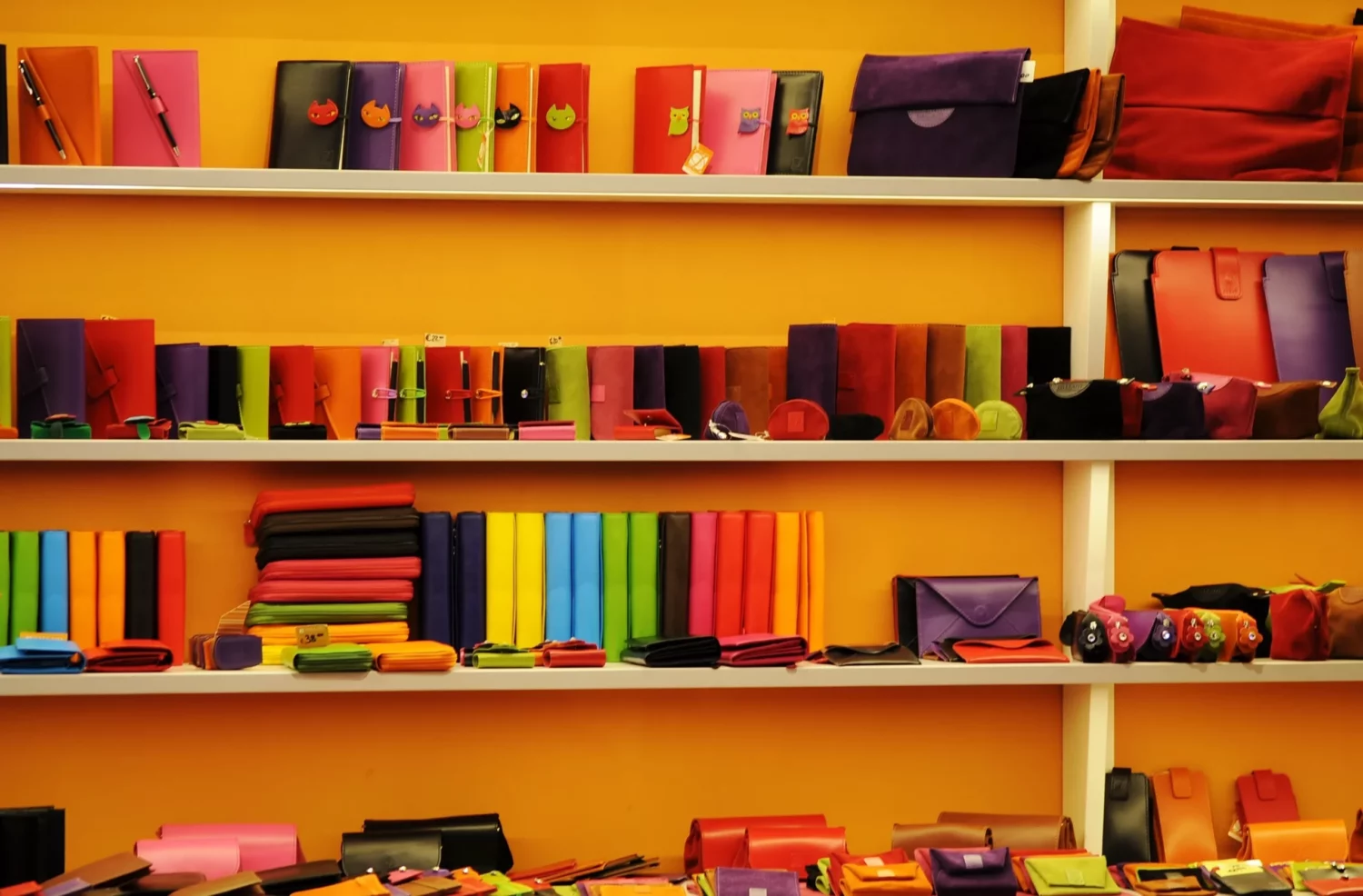 The Best Sales Books of All Time: Top 1O Reads for Sales Professionals