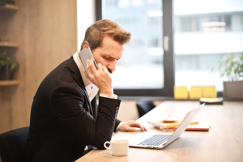 Closing Sales Deals Over the Phone: 8 Steps for Success