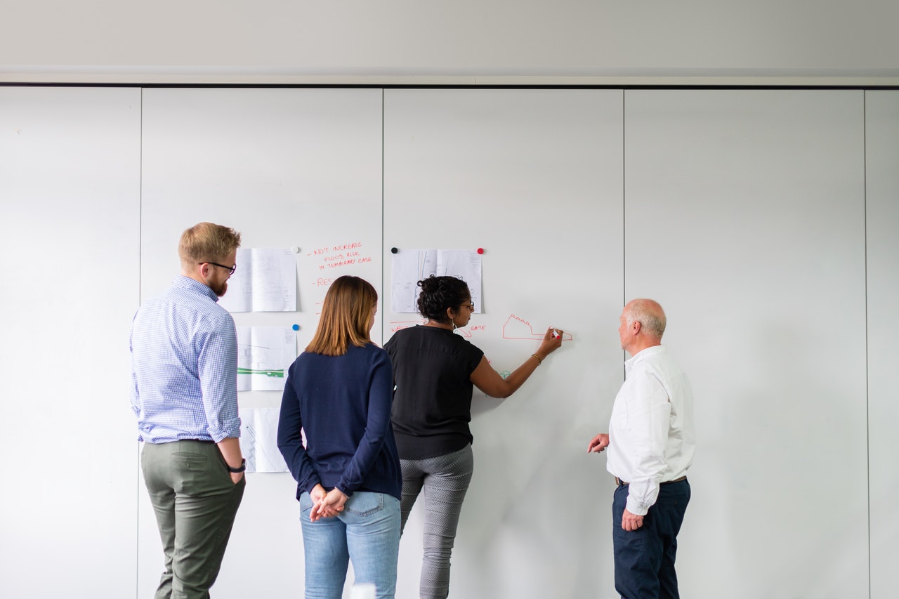 10 Fool-Proof Ways To Become An Authority In Your Industry (& Get More Clients)